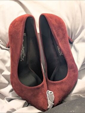 Women's Wide Width Burgundy Suede Pointed-Toe Pumps